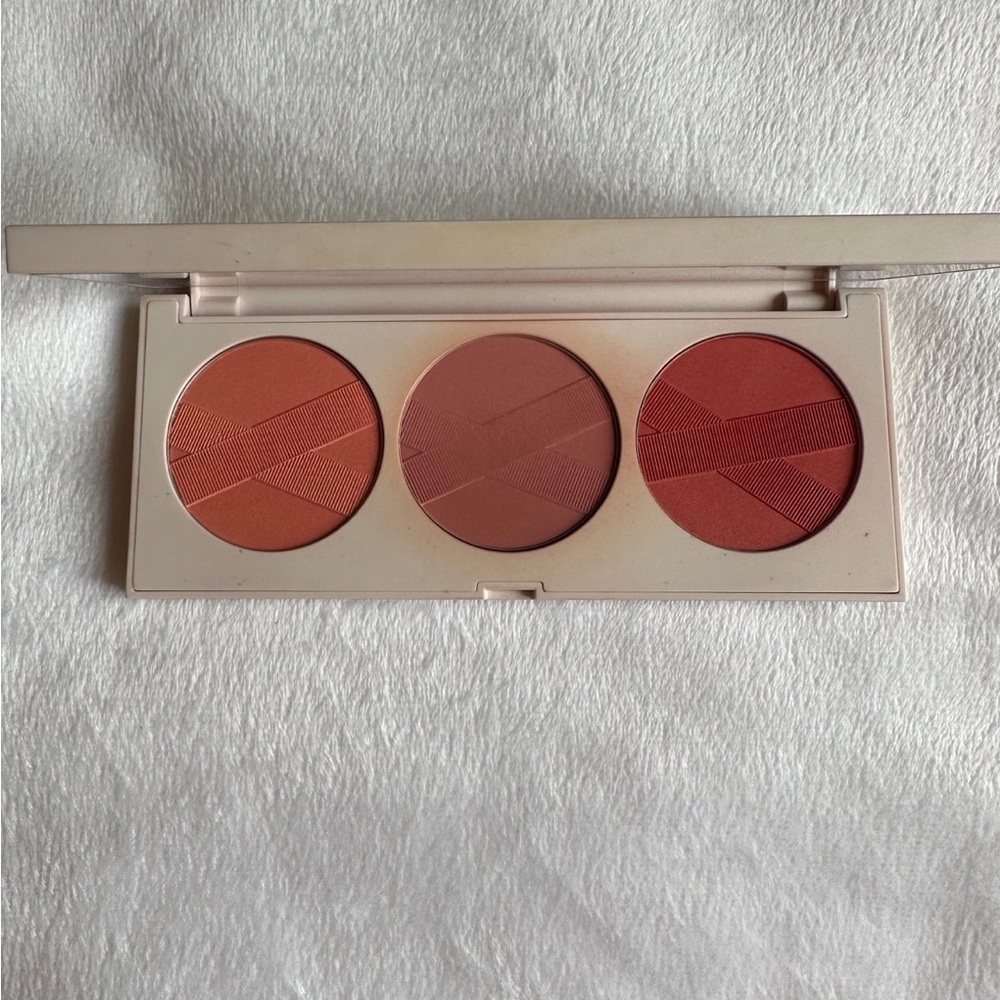 Laura Mercier Standing Ovation Blush Palette